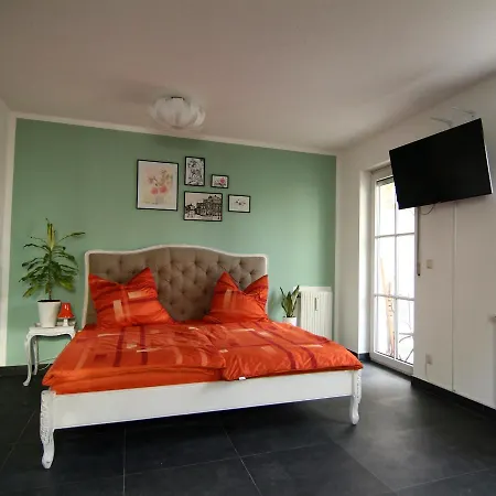 / Flat / Im Herzen Von * Drezno