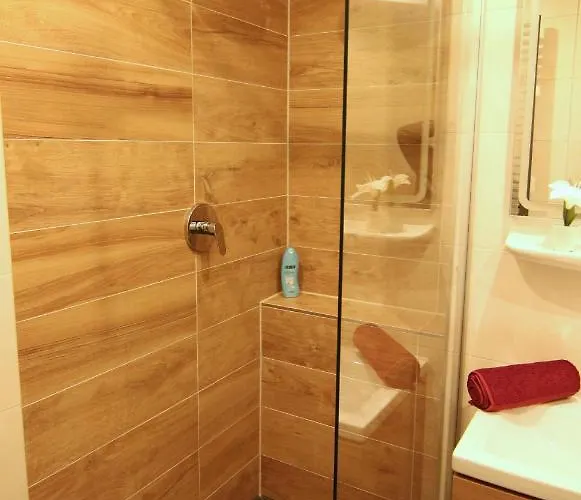 / Flat / Im Herzen Von