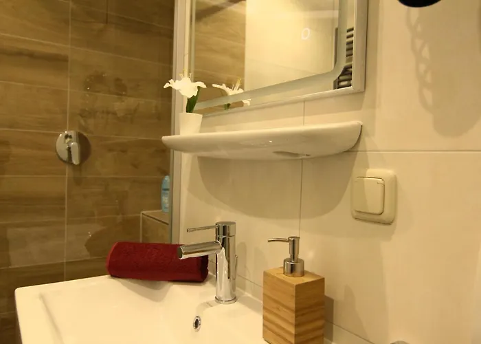 / Flat / Im Herzen Von