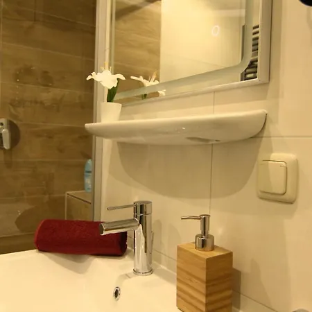 / Flat / Im Herzen Von